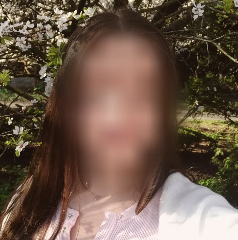 Ella, 32