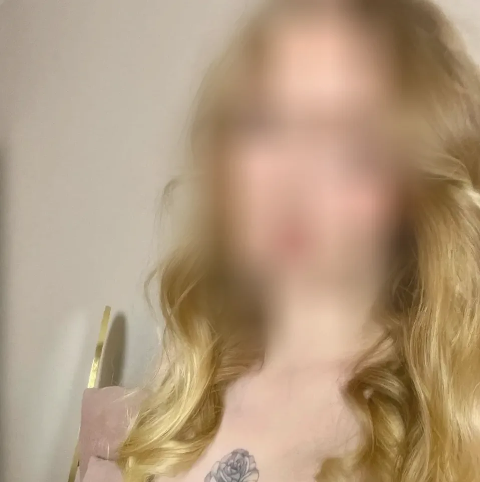 Lily, 23
