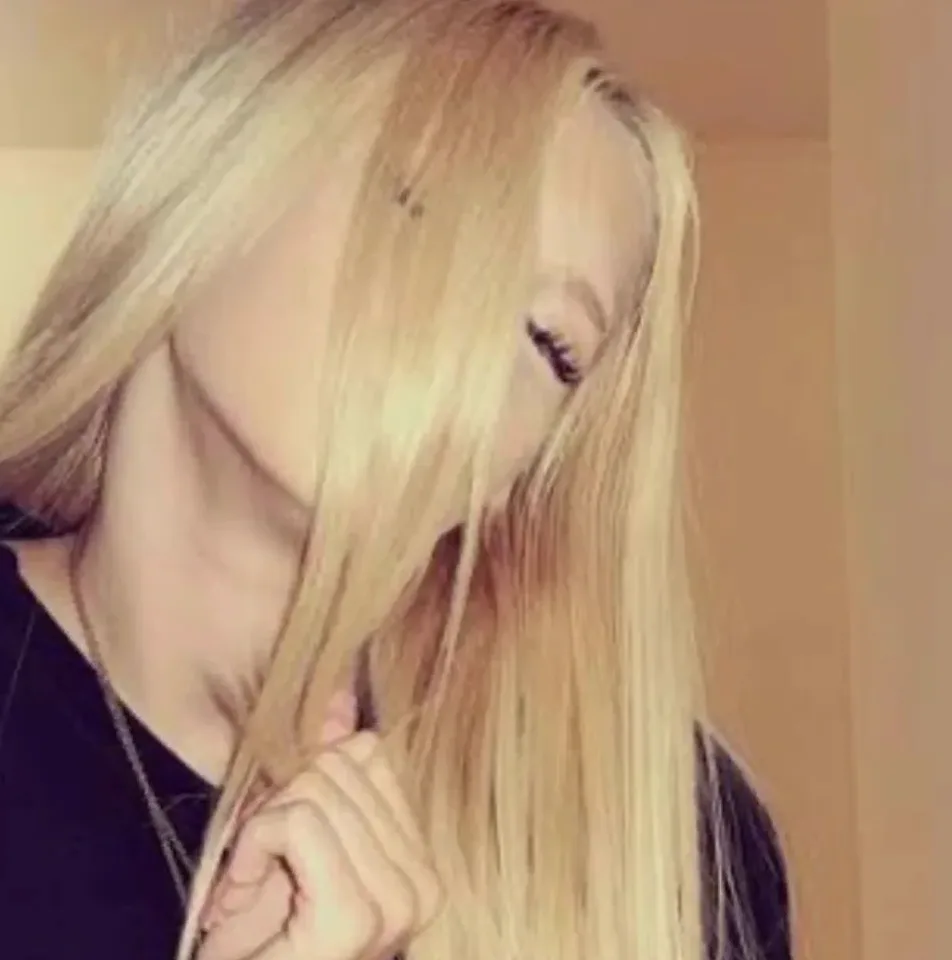 Rhian, 34