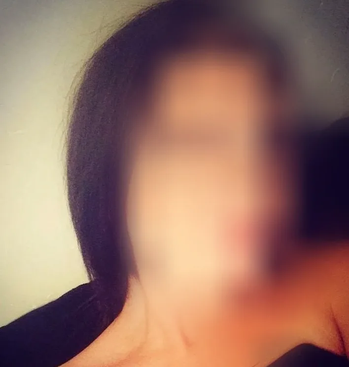 Toni, 34